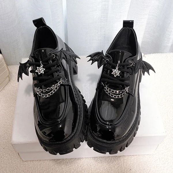 Metallkette Plateauschuhe Damen Lolita Gothic Wing Design Schuhe für Damen College Style Leder Pumps Damen Schuluniform Schuh 240102