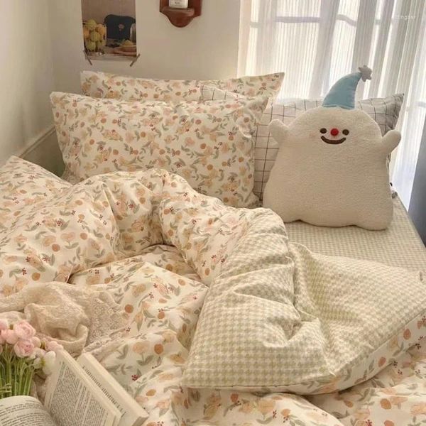 Conjuntos de cama Creme Pequeno Floral Puro Algodão Quatro Peças Conjunto Menina Coração Folha de Cama Estudante Quilt Cover