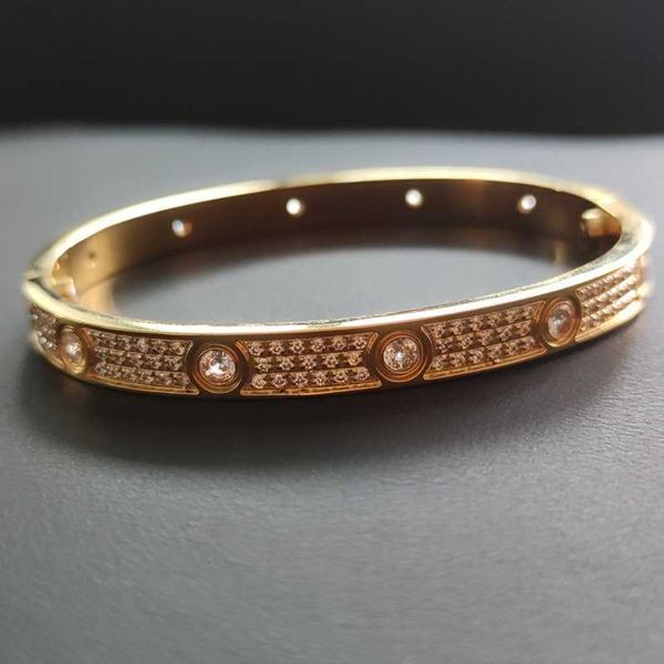 Um clássico 021v ouro alta versão larga dez diamante pulseira cnc precisão chave de fenda snap completo céu estrela série prego i 2g73
