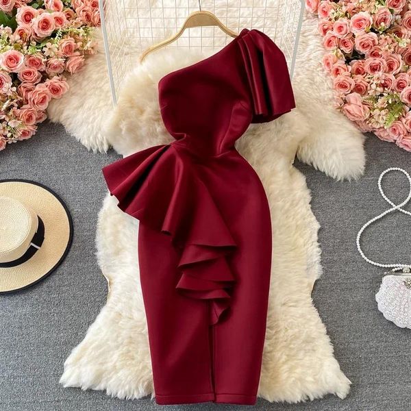 Vestidos casuais elegante sólido babados costura ombros inclinados vestido mulher temperamento suave estiramento bainha split es ins verão