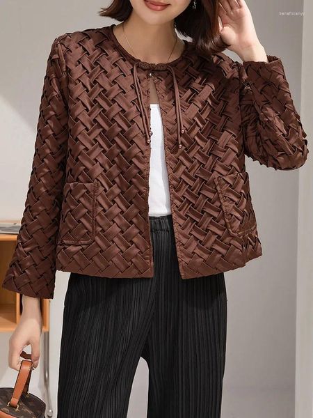 Женские куртки Miyake Fold 2024, осеннее и зимнее короткое пальто с круглым вырезом, соломенный коврик, плиссированная рубашка с длинными рукавами и пряжкой в виде диска