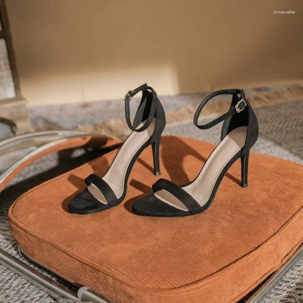 Сандалии женские, лето 2024, стильные замшевые туфли с открытым носком на высоком каблуке и тонком каблуке, черные