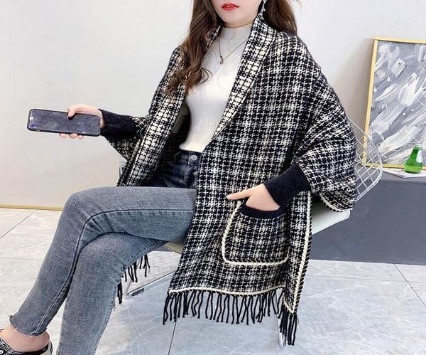 Lenços Mulher Fad Bolso Quente Xale Solto Plus Size Xadrez Cardigan Borla Malha Mink Veludo Manga Morcego Poncho Capa Camisola de Inverno C7863506