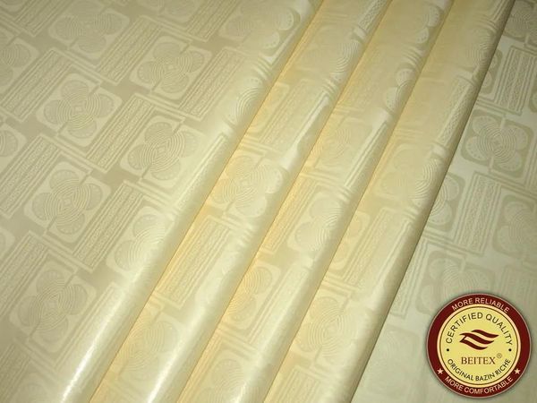 Tissu de haute qualité livraison gratuite brocart de guinée Bazin Riche 10 mètres/sac couleur crème joli design tissu de vêtement africain Shadda