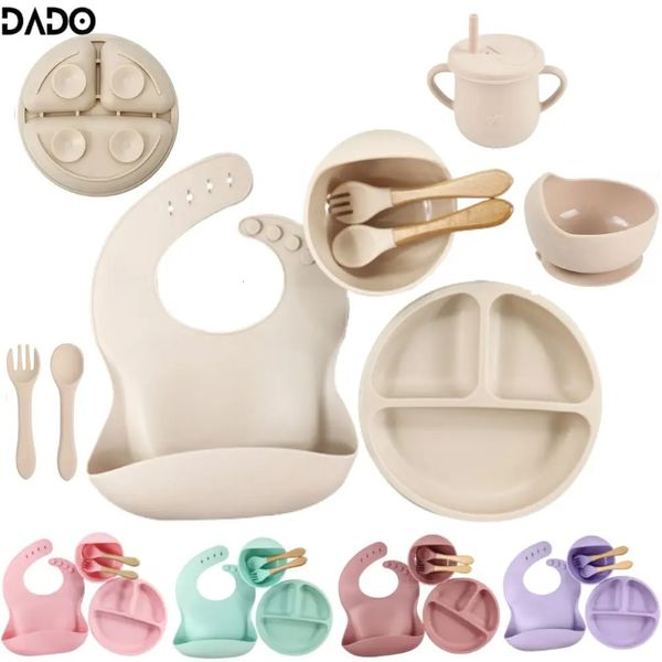 Cucchiai in silicone Forchette Bavaglino Ciotole Piatto Tazza Alimentazione per bambini Aspirazione Bambini Bambino Mangiare Stoviglie Stoviglie Set antiscivolo 240102