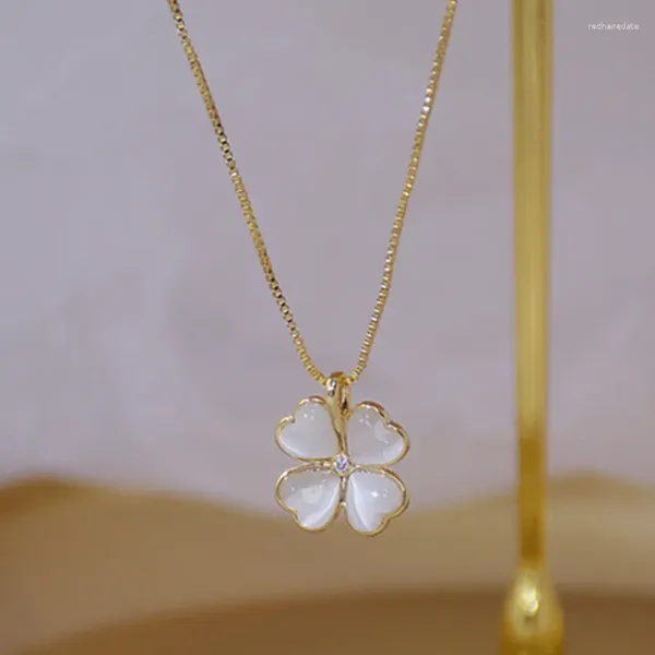 Ciondoli Gioielli placcati oro reale 14k Squisita forma di trifoglio a forma di foglia Semplice catena clavicola Collane corte per donna Collana brillante per le vacanze