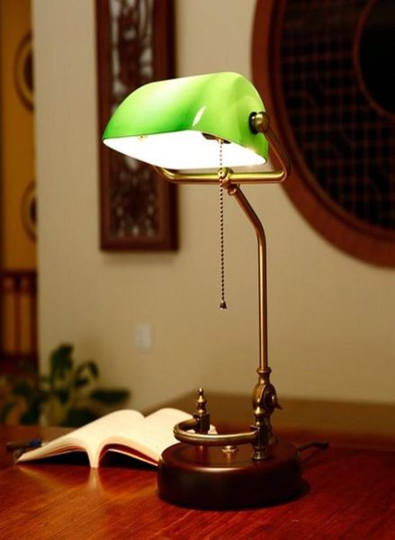 Lâmpadas de mesa Bankers Desk Lamp Vintage Luminária Greenyellow Glass Shade Birch Wood Base Antique Ajustável Articulatingl C6617939