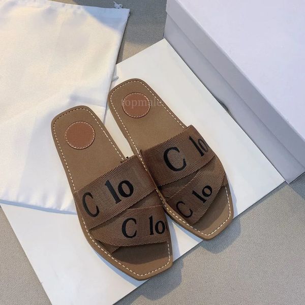 Designer Mules Chinelos Woody Luxo Slides Mulheres Sandálias Flat Beach Verão Luz Tan Bege Branco Preto Rosa Lace Lettering Tecido Canvas Chinelo C0103