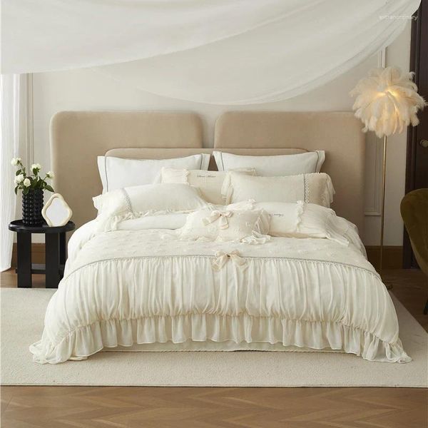 Set di biancheria da letto Romantico volant in pizzo con fiocco Set principessa in stile francese Copripiumino in pile di velluto Federe per lenzuolo piatto / aderente