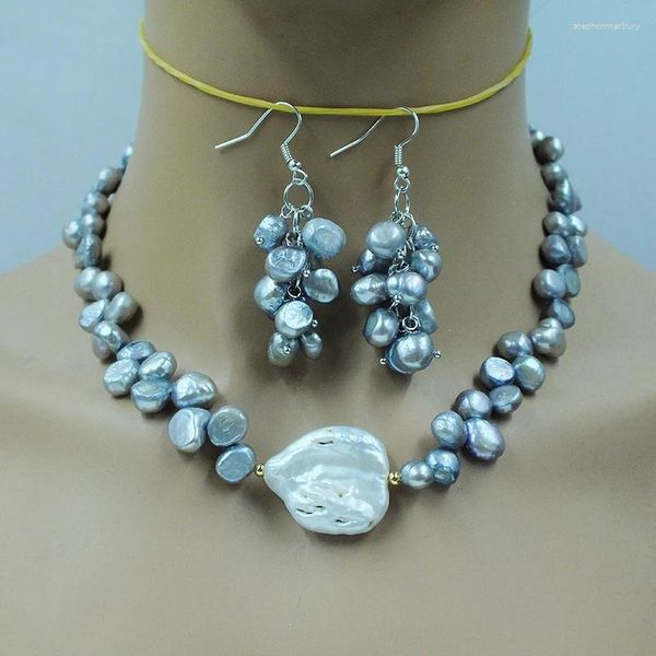 Set di orecchini per collana molto squisiti. Set collana/orecchini con perle barocche grigie naturali da 8 mm. Invia il regalo più bello alle donne