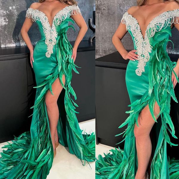 Abiti da sera verde smeraldo con piume Abiti da ballo con scollo a V con spacco alto e spalle scoperte per la Nigeria africana Abiti da festa di compleanno per ragazze nere da donna NL285