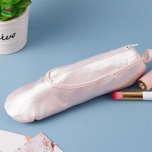 Personalisierte Ballett-Tanzschuh-Slipper-Make-up-Tasche, Ballerina-Satin-Ballettschuh-Federmäppchen, Ballett-Mädchen-Make-up-Kosmetiktasche 240102