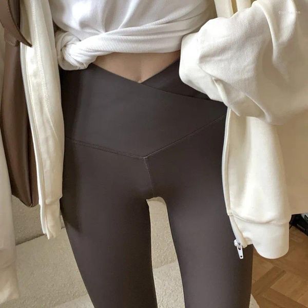 Leggings da donna all'ingrosso attillati per capispalla in primavera e autunno. Questi pantaloni da yoga fitness sollevano il Bu e hanno una croce Wai