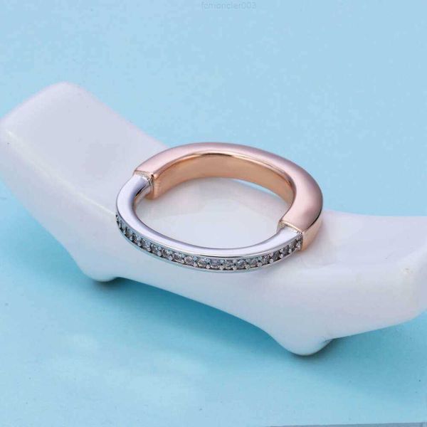 Anelli Gioielli t Lock Anello di chiusura diviso colorato da donna con placcatura in platino Manipolo di moda personalizzato in oro 18 carati 834Z