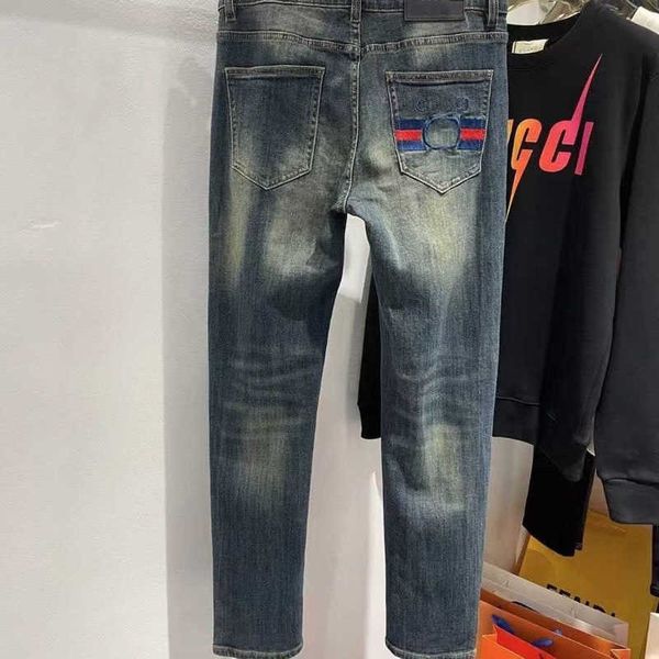 Erkekler Kot Tasarımcısı 2023 Erkekler İçin Kot Partisi Sonbahar/Kış Yeni Yüksek Lüks Basit Avrupa Moda Markası Elastik İnce Fit Küçük Ayaklar Saf Pamuk Denim Pantolon Top 65ZD