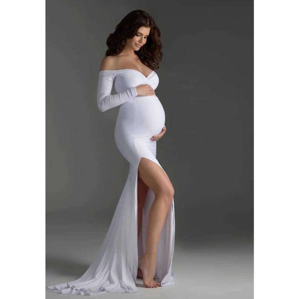 „Stilvolles und elegantes schulterfreies Umstandskleid für atemberaubende Schwangerschafts-Fotoshootings – perfekte Fotografie-Requisite für schwangere Frauen mit geteilten Seiten.“