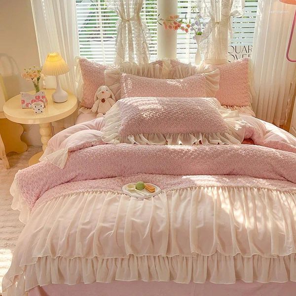 Set di biancheria da letto in pizzo caldo addensato principessa coreana vento velluto di latte fiore di rosa set di lenzuola in quattro pezzi copripiumino invernale