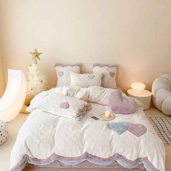 Set di biancheria da letto Set di peluche bianco caldo e confortevole Dolce stile principessa Amore Ricamo Copripiumino Lenzuolo Federa 4 pezzi