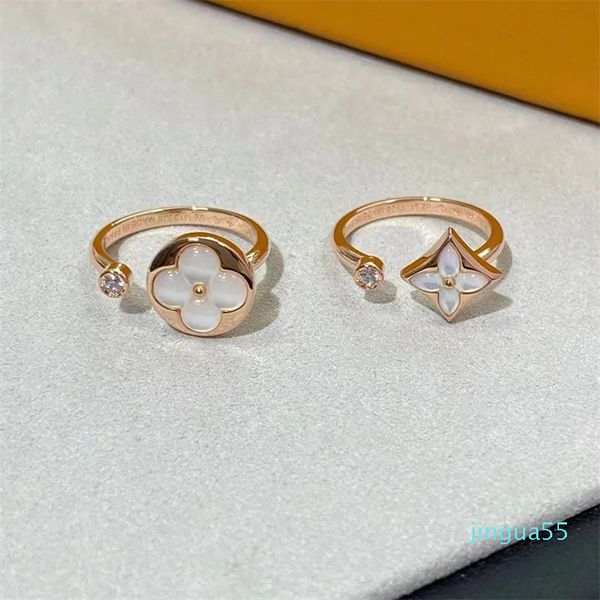 Anello di design da donna Fascino alla moda Fede nuziale con fiore a quattro foglie Anello in oro 18k con cristallo regalo