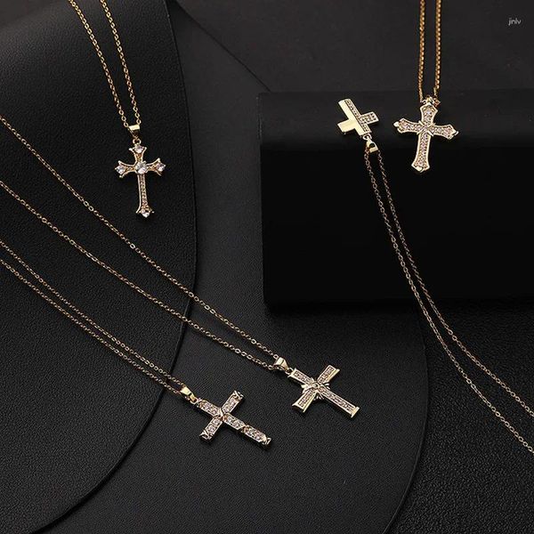 Anhänger Halsketten Damen Religiöse Vintage vergoldet 18k Gold mit Zirkon Kreuz Halskette Hip Hop Mode Four Seasons Schmuck