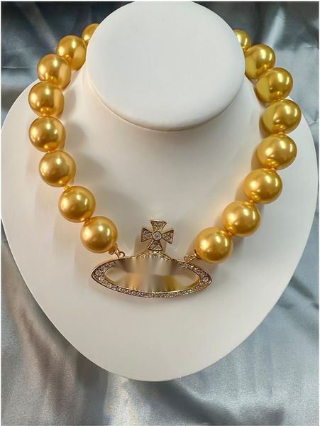 Modedesigner 18k Gold plattiert Kupfer eine Reihe Kristallperlen Neysa Halskette Vivivvvestwood* Frauen riesige Jumbo Pearl Chocker Hochzeit Neujahr Geschenk mit Box