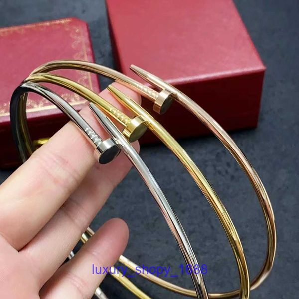 Pneumatici per auto Bracciale di design classico di nuova marca Collare in acciaio inossidabile nuova collana in stile cinese con diamanti intarsiati in titanio che non sbiadiscono Scatola originale