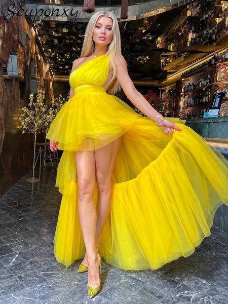 Abiti casual da donna di alta qualità sexy monospalla senza maniche a strati volant maglia giallo maxi abito 2024 elegante celebrità club party