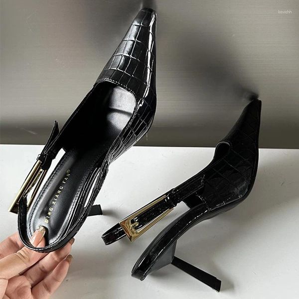 Sandali 2024 stile estivo britannico fibbie a punta moda scarpe in vera pelle per donna comodi tacchi a spillo