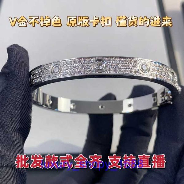 Bracciale di design di lusso di alta qualità Bracciale per auto Pneumatici da donna Fascino materiale dorato versione con fibbia a stella a cielo pieno lavorazione con dieci diamanti rosa Scatola originale