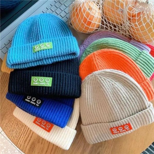 Gorros 20 cores infantis rotulados de malha edição coreana versátil quente de lã outono e inverno chapéu de estudante