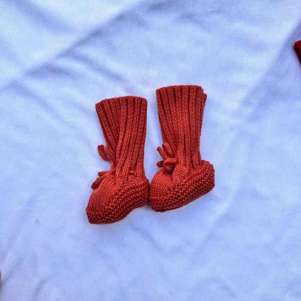 First Walkers 2024 Preciosos zapatos de lana rojos navideños para bebé, calzado para suelo interior