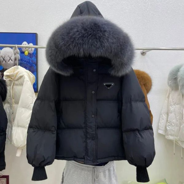 P Luxo Designer Mulheres Down Jacket 2024 Parkas Marcas Moda Senhora Solta Engrossada Curto Raposa Grande Gola De Pele Pato Branco Down Outerwear Casacos