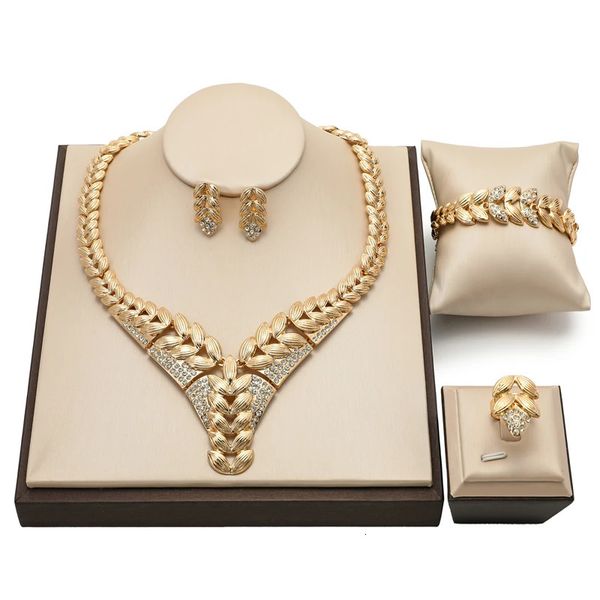 Exquisite Dubai 18k vergoldete Schmucksets für Frauen, Marke, nigerianische Hochzeit, afrikanische Perlen, Design, Brautschmuck-Set 240103