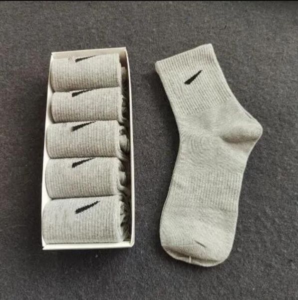 Erkek Çorap Moda Erkekler SOCKS Klasik Siyah Beyaz Gri Kadınlar Erkekler En Kalite Mektup Nefes Bitebilir Pamuk Taş Kenle Sock Elastik Futbol Futbolu So Up6b