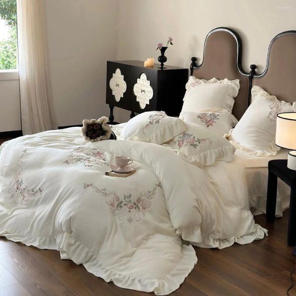 Conjuntos de cama estilo francês quente e espessado leite veludo quatro peças conjunto high-end inverno plissado laço bordado coral capa