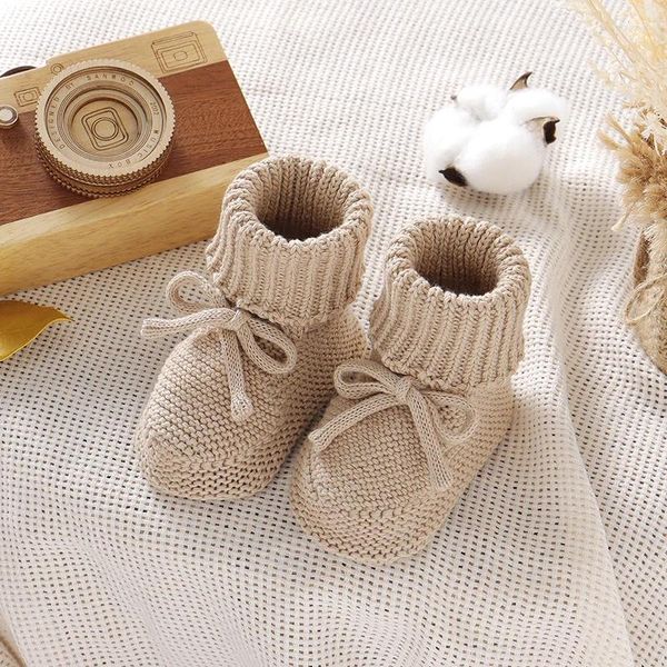 Primeiros caminhantes nascidos menina menino botas algodão moda sólida quente infantil bebê sapatos de malha criança criança deslizamento-on cama artesanal 0-18m calçado