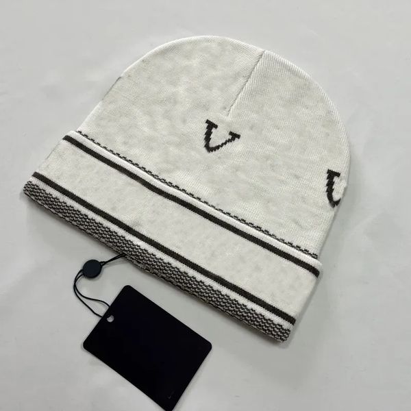 En Yeni Ekose Tasarımcı Beanie Tasarımcı Şapkalar Erkekler için Örme Bonnetler Kış Şapkası Termal Kafatası Kapağı Kayak Seyahat Klasik Lüks Beanies Kahverengi Siyah Gri Sıcak R7