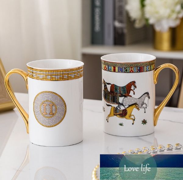 Qualidade superior leite chá bebidas xícara de café dourado afiação porcelana grande capacidade caneca placa rack conjunto atacado