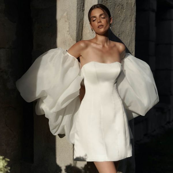 Modische kurze Satin-Brautkleider mit trägerlosem Wickelkleid, Mini-Brautkleid, 2-teiliges Standesamt-Hochzeitskleid