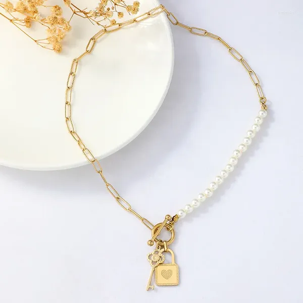 Collane con ciondolo Ins Collana con catena di perle di vetro con chiave a forma di cuore in acciaio inossidabile placcato oro 14K per le donne Festa ipoallergenica impermeabile