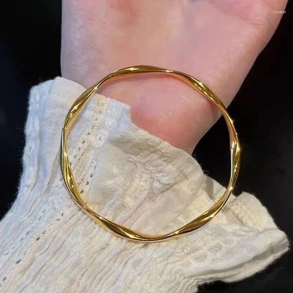 Bangle Mobius Anel Pulseira para Mulheres Yue Nansha Golden Gold Young Light Luxo Simples Fine não desaparece