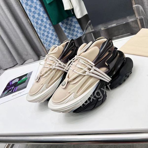 Nuove scarpe da ginnastica da uomo da donna firmate scarpe da proiettile tendenza moda super spessa e suola alta colore bianco e nero abbinato marchio di lusso per scarpe da uomo o da donna