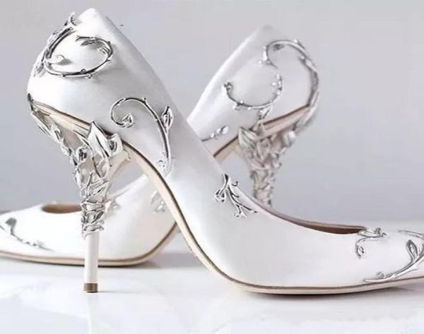 Zierliche, filigrane Blätter, die sich natürlich bis zum Absatz winden, weiße Damen-Hochzeitsschuhe, schicke Satin-Stiletto-Absätze, Eden Pumps Bridal8575092