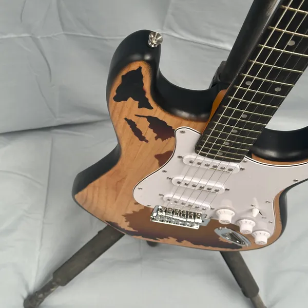 Relíquia ST Guitarra Elétrica Corpo Marrom Envelhecido SSS Sólido Fretboard Frete Grátis