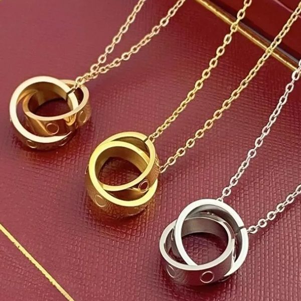 Collana di design Produttori di collane con doppio anello per torta, collana con micro clavicola in zircone intarsiato, gioielli con pendente in oro rosa placcato argento