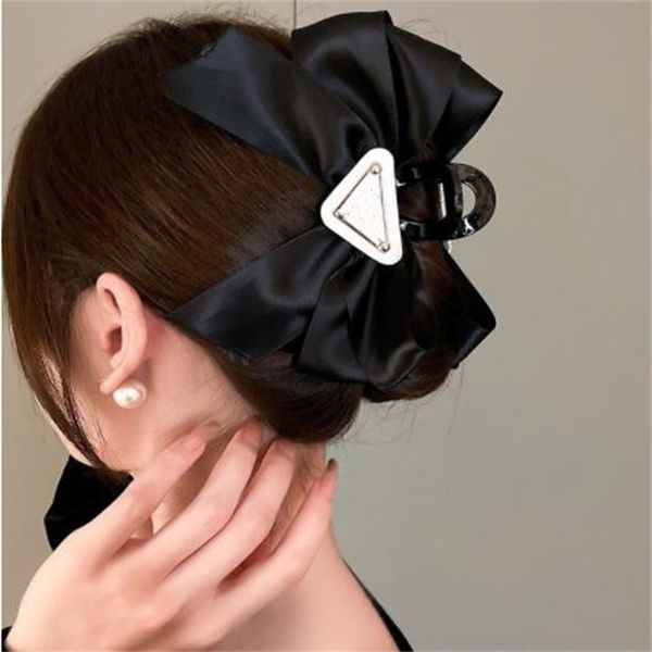 Designer novo grampo de cabelo clássico triângulo letras de luxo garras de cabelo bowknot meninas barrettes presente de alta qualidade acessórios de cabelo estilo vintage headwear