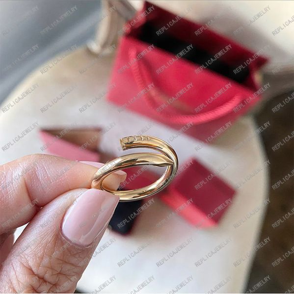 Ünlü tırnak yüzüğü mücevher tasarımcısı Kadın nişan yüzükleri titanyum çelik altın kaplama asla soluk 18K altın/gümüş/gül altın düğün takılar en iyi kalite