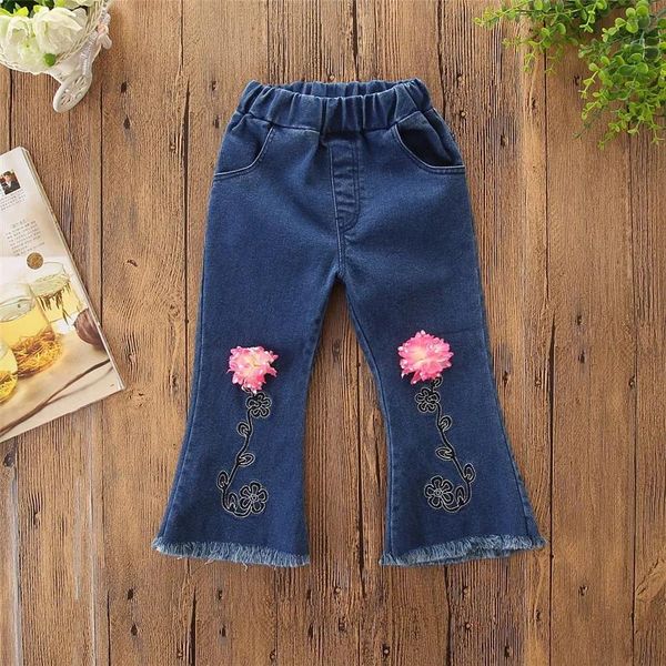 Jeans neonata Jeans con nappe Ricamo di fiori 3D Pantaloni in denim con taglio a stivale Tasca in vita elastica Bambini Primavera Autunno Pantaloni rotti Boutique