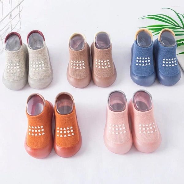 Primi camminatori Scarpe da bambino morbide Sneakers Suola in gomma Calzini antiscivolo per bambini Pavimento Stivali da bambino super caldi Ragazzi e ragazze