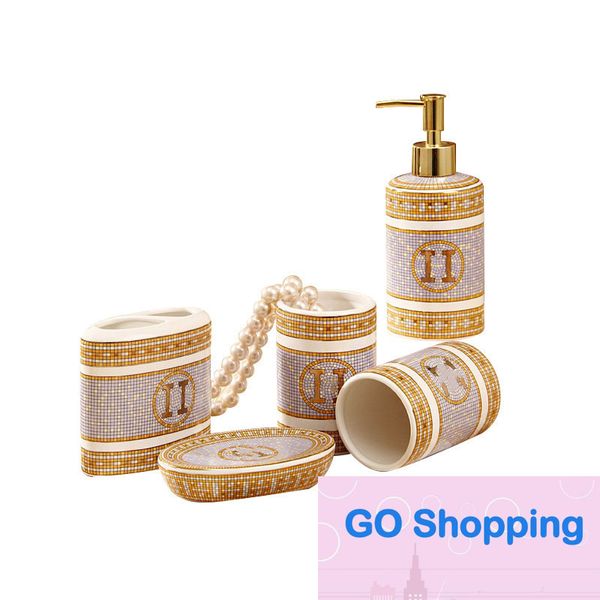 Clássico moda transfronteiriça cerâmica estilo europeu cinco peças conjunto de banheiro conjuntos de lavagem suprimentos de banheiro lavar dente terno de vidro